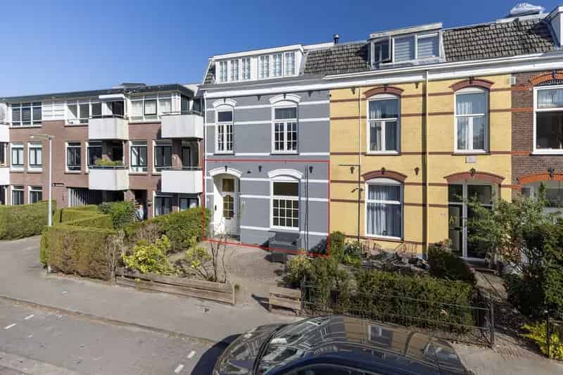Bussum benedenwoning te koop gerenoveerd 61m2 tuin