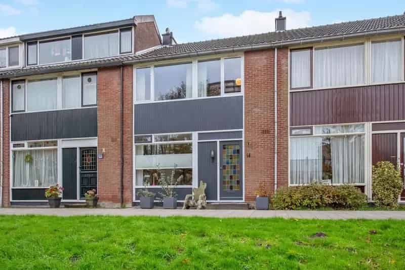 5-kamer eengezinswoning met garage en tuin