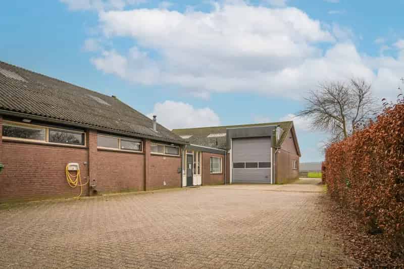 Vrijstaand Familiehuis met Bijgebouw te Puiflijk
