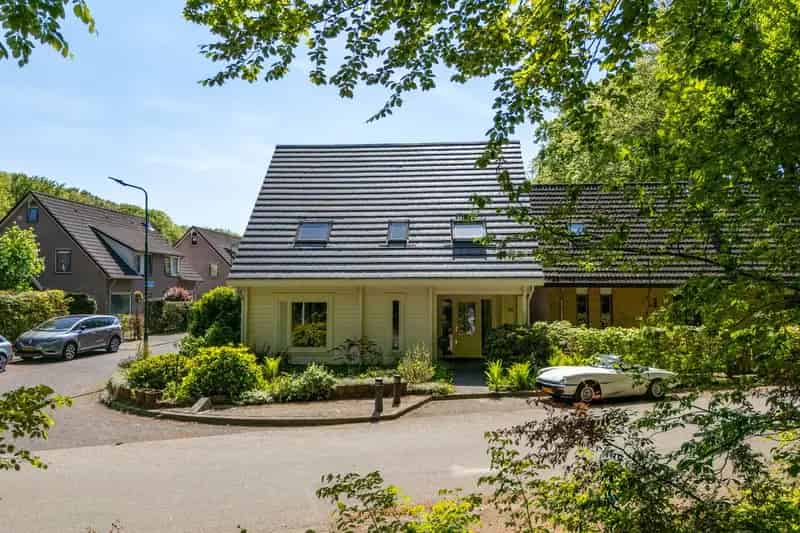 Huis te koop: Ruime 5 Slaapkamers, Bosrand, Doorn