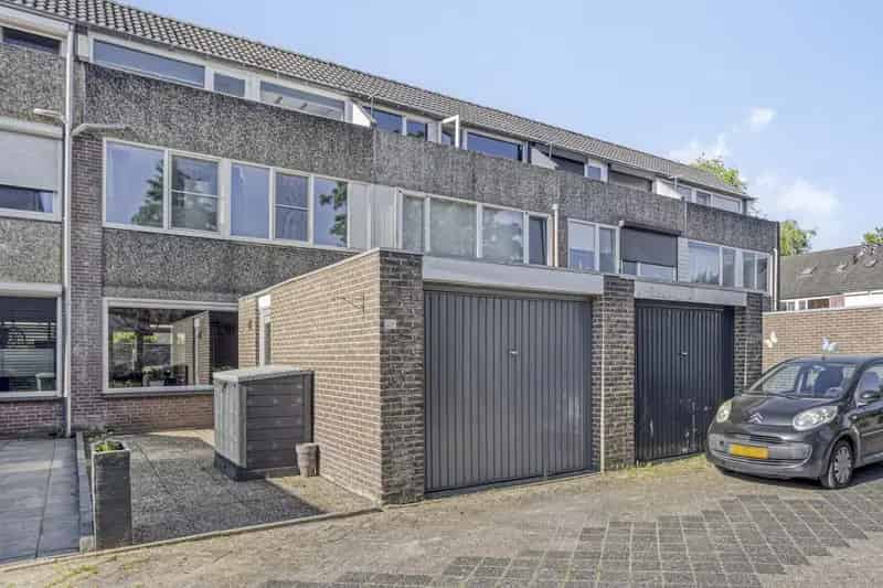 Tussenwoning Veghel 130m2 Serre Garage Tuin Zuid