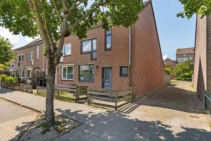 Hoekwoning 4 slaapkamers Almere Stedenwijk