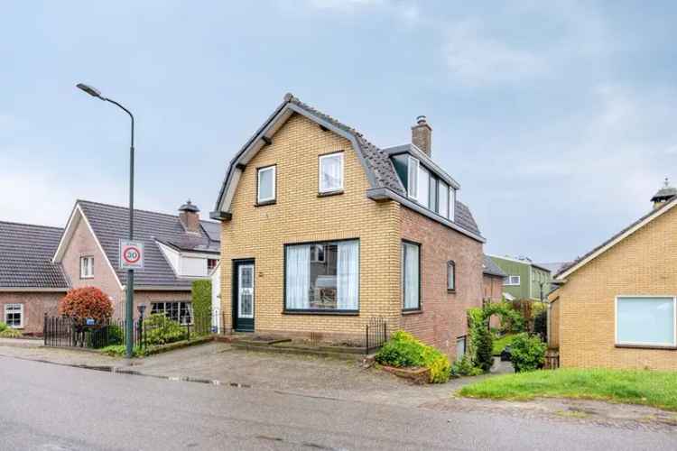 Dijkwoning Hardinxveld Giessendam 3 slaapkamers luxe keuken souterrain