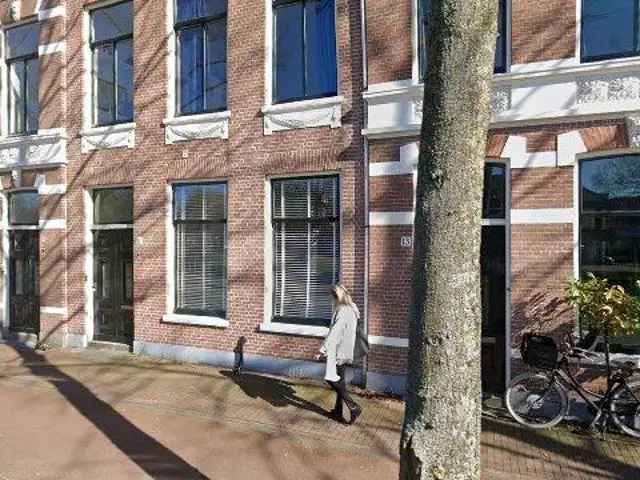Huurwoning Haarlem Kinderhuisvest: Ruim Herenhuis met Parkeerplaats