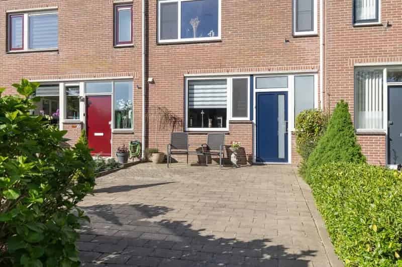 Huis te koop Werkhoven: Ruime tussenwoning met 4 slaapkamers en tuin