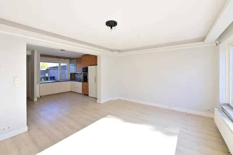Huis te koop Naarden: Moderne Middenwoning met Bijgebouw