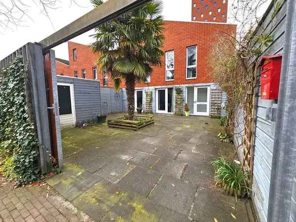 Huis Dukdalfpad Rotterdam 4 slaapkamers 2 badkamers tuin parkeren