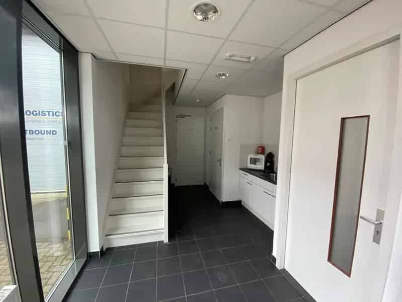 Bedrijfshal te huur Nieuw Vennep 372m2 Spoorzicht