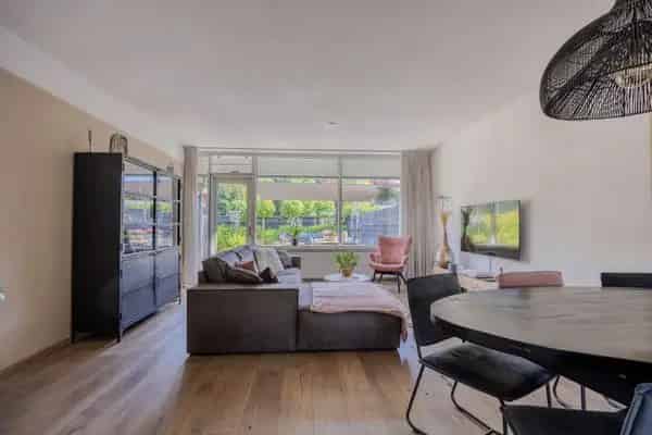 5 Slaapkamers Ruime Hoekwoning Weezenhof Nabij Winkels