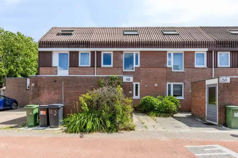 Huis te koop Hoofddorp: 4 slaapkamers, tuin op het zuidoosten