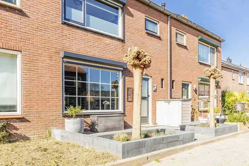 Huis Te Koop , 5, Van Vollenhovenstraat, Piershil, Zuid-Holland