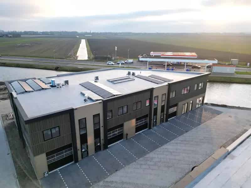 Bedrijfshal te Huur Heinenoord 82.5m2 Bedrijfsruimte 82.5m2 Kantoor