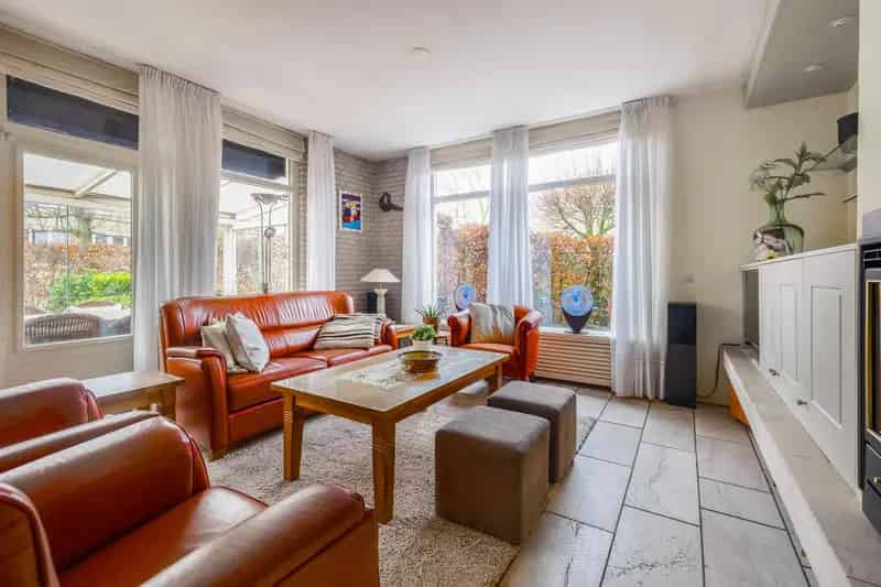 Ruime Tussenwoning met Serre en Carport Levensloopbestendig