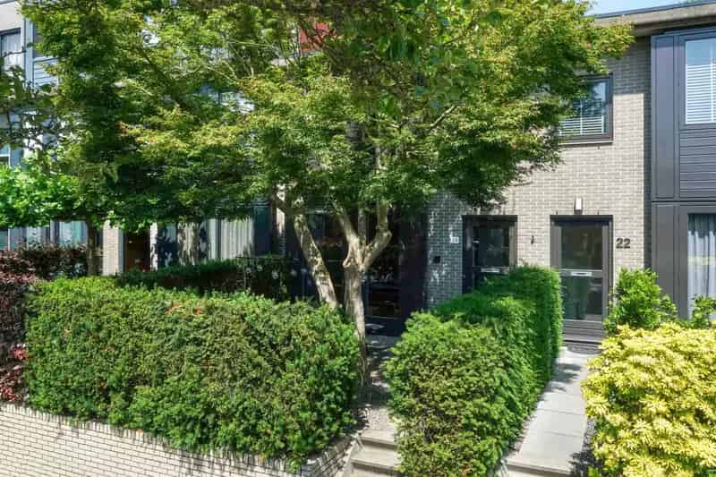 Huis te koop Hoogland: Instapklare Tussenwoning 3 Slaapkamers
