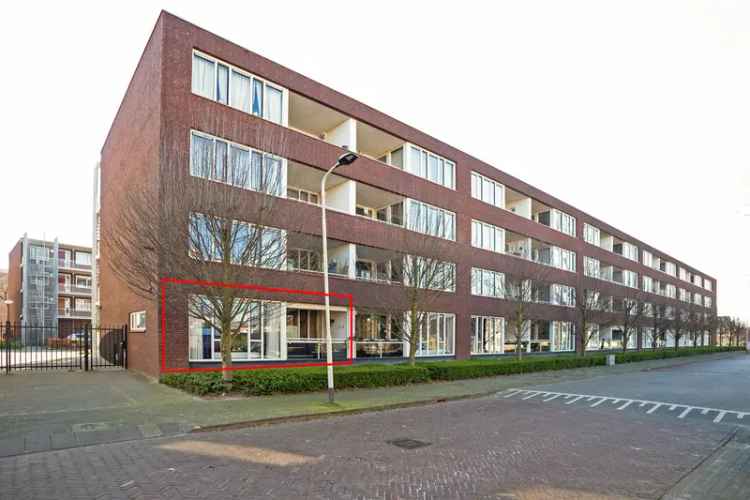 Ruime woning nabij centrum met eigen parkeerplaats