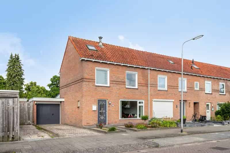 Hoekwoning Oss - 4 slaapkamers, garage, tuin op het zuidwesten