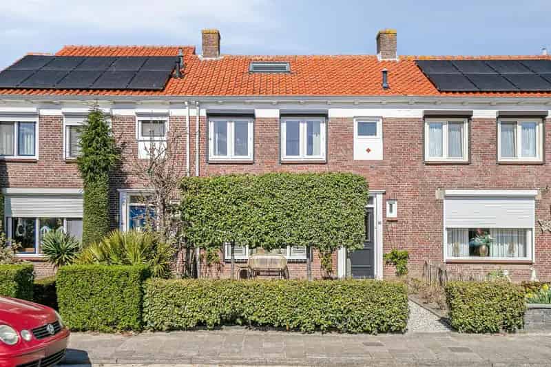 Geheel gemoderniseerde tussenwoning 4 slaapkamers B-label
