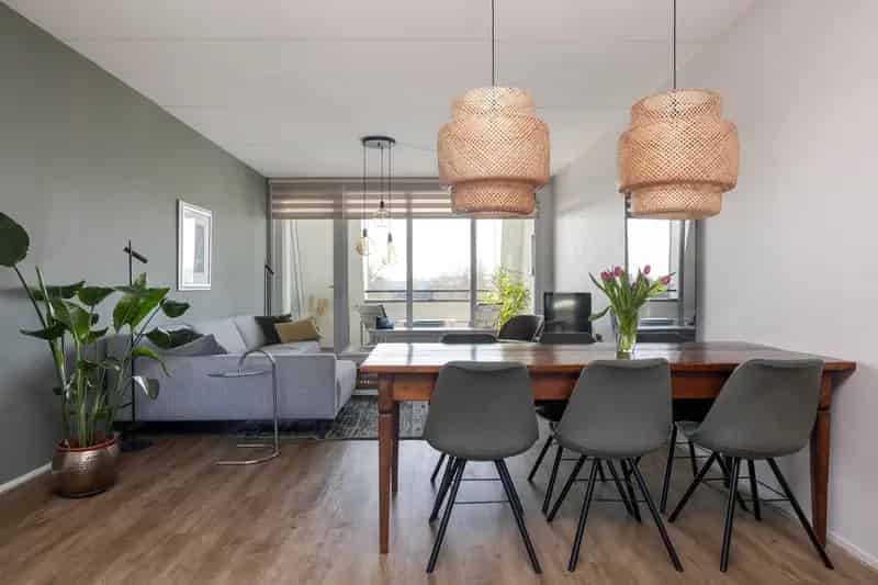 Appartement te koop De Bilt: Ruim 4-kamer appartement met balkon en parkeerplaats