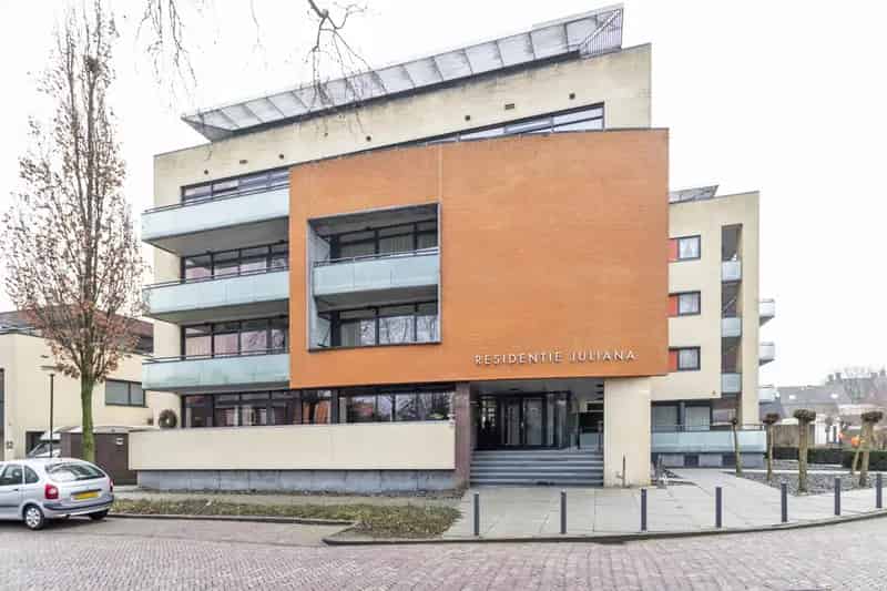 Ruim Appartement Nabij Centrum Eigen Parkeerplaats