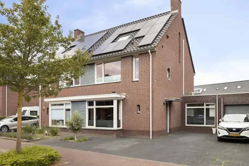 Ruime 5 Slaapkamer Tweekapper te Koop in De Schans