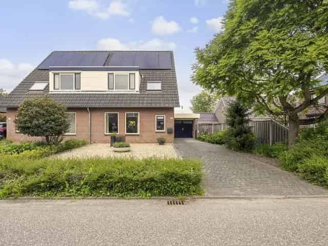 Tweekapper Huissen: Ruime gezinswoning met garage en diepe tuin