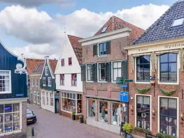 Twee woningen winkelruimte De Rijp 965m2 vaarwater uitzicht
