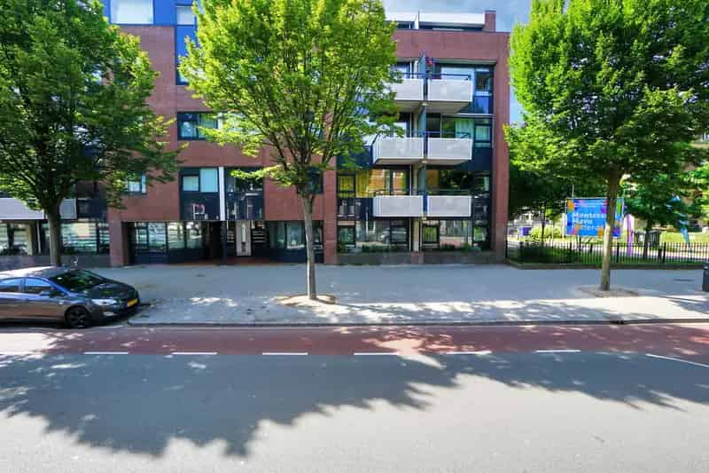 Rotterdam Blijdorp: Licht 3-kamerappartement met Terras en Carport