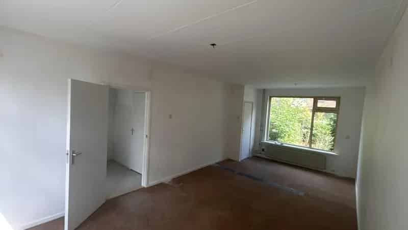 Ruime eengezinswoning nabij winkels