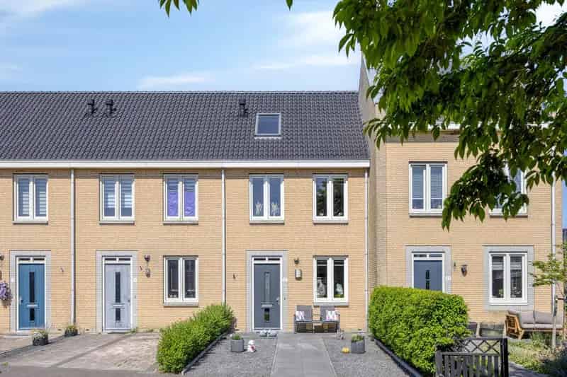 Ruime Tussenwoning 4 Slaapkamers Moderne Badkamer Zonnige Tuin