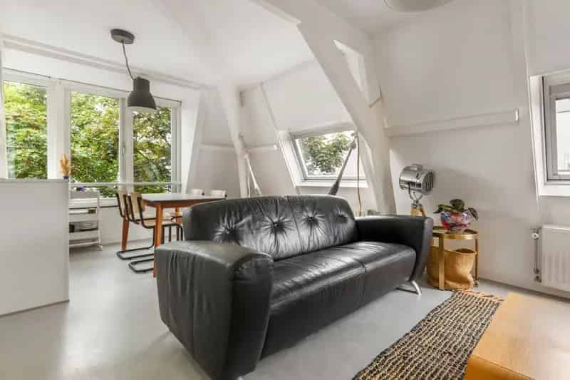 Appartement te koop Amsterdam Oost: Lichtrijk hoekappartement nabij Amstel