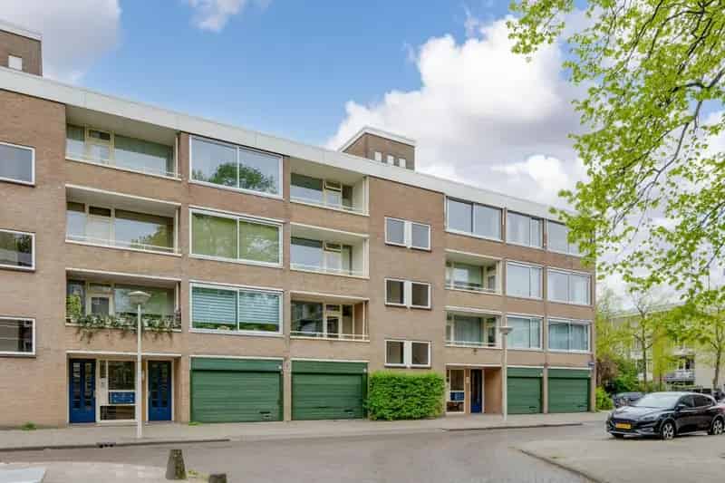 Gerenoveerd 3-kamer appartement Buitenveldert nabij Gelderlandplein
