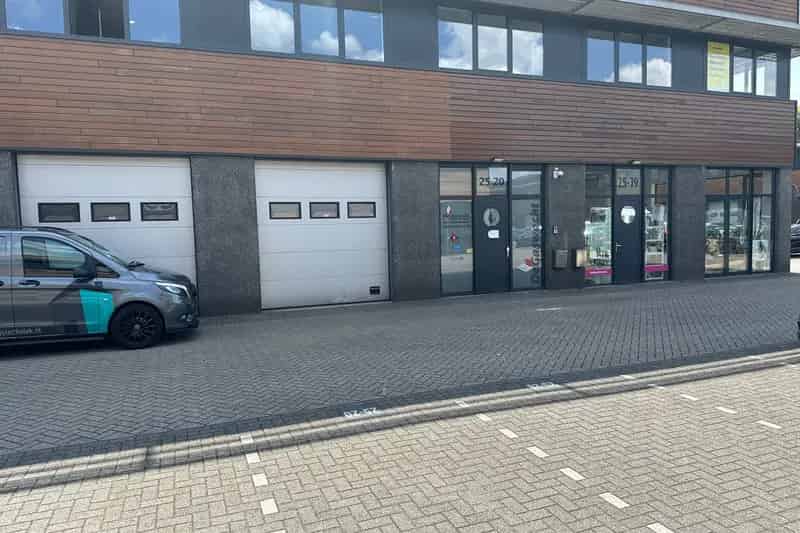 Bedrijfshal te Huur Tilburg Kraaiven 227m2