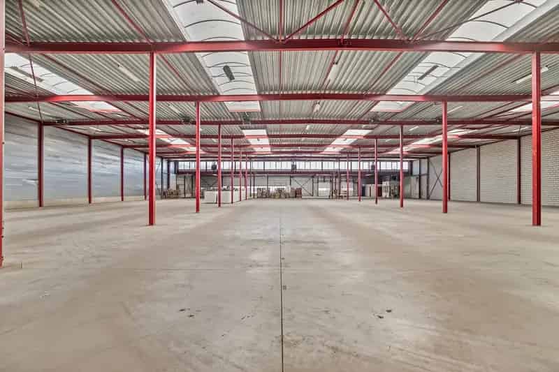 Bedrijfshal te Huur Mill 207m2 Kantoor 2532m2 Bedrijfsruimte
