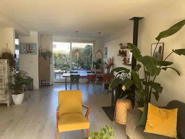6 Slaapkamer Familiewoning Nabij Winkels Scholen en OV