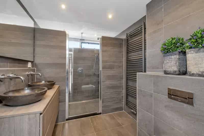 Huis te koop Rivierenlaan Rozenburg 4 slaapkamers moderne badkamer