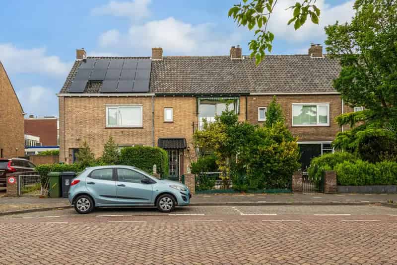Huis te koop Monster: Ruime 4 slaapkamer woning nabij strand