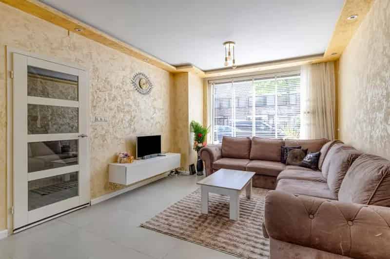 Huis te koop Zaandam 5 kamers 4 slaapkamers