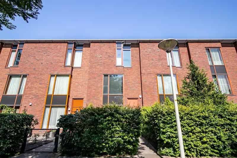 Geysterenweg 134 Den Haag: Ruime 5 Slaapkamer Familiewoning