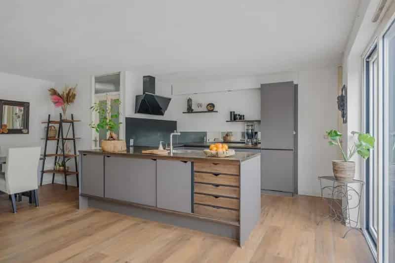 Huis te koop Almere: Ruime kwadrantwoning 3 slaapkamers 2 badkamers