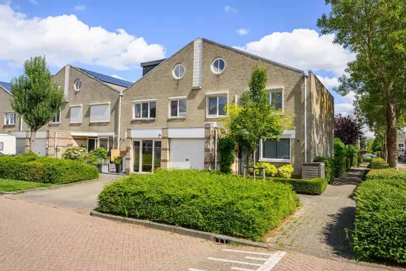 Huis te koop Almere Muziekwijk 4 slaapkamers luxe keuken