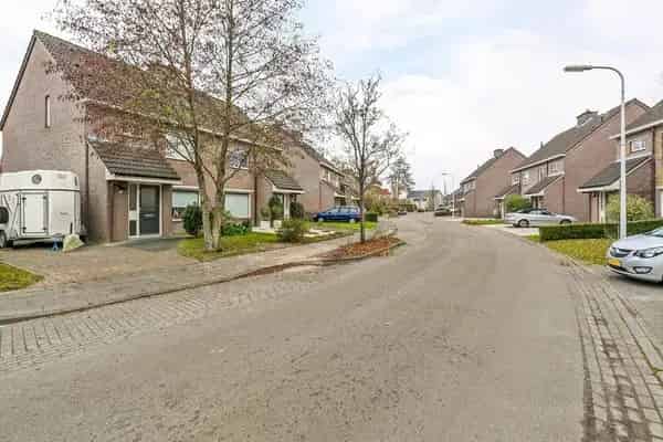 Ruime Tweekapper met Garage in Drachten