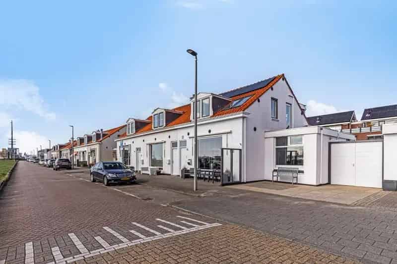 5-kamer Hoekwoning Nieuwe Waterweg gerenoveerd