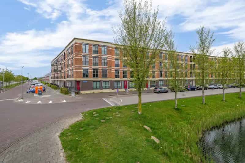 Appartement te koop Almere Poort: Starterseparadijs met balkon