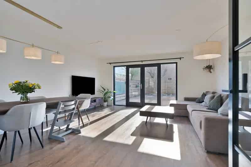 Moderne 5 Slaapkamer Eengezinswoning Te Koop