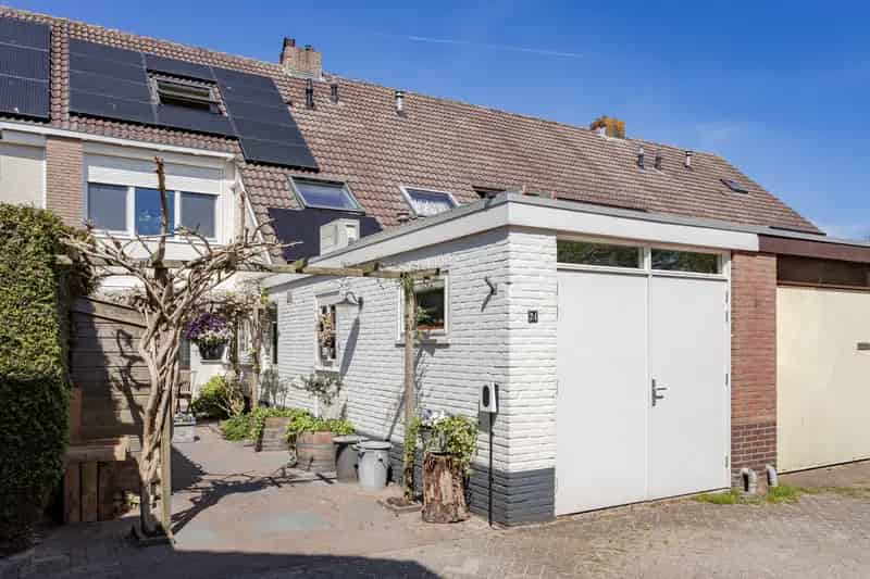 Ruime Tussenwoning 4 slaapkamers 2 badkamers  Energielabel A