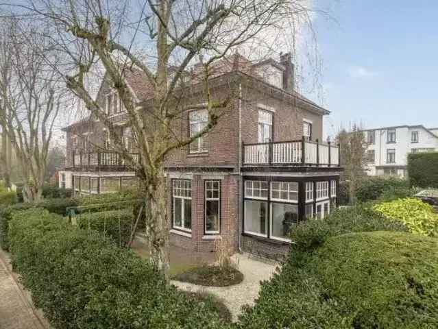Authentieke Villa in het Spiegel Bussum 5 slaapkamers 2 badkamers
