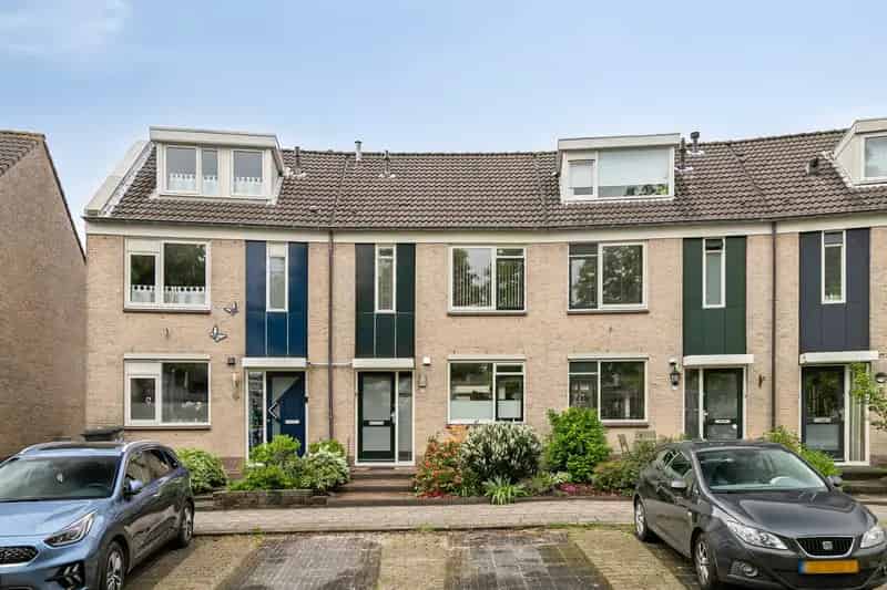 Huis te koop Pijnacker 4 slaapkamers luxe keuken tuin zuiden