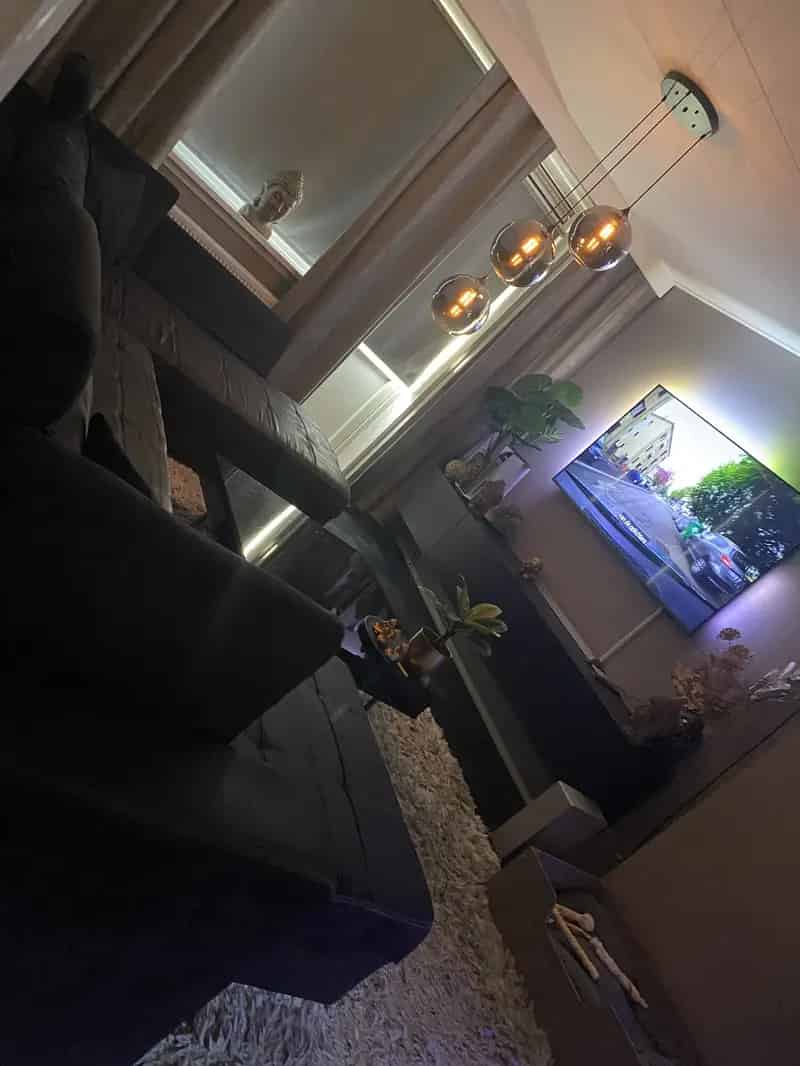 Huis met balkon achterzijde en klein balkon voor
