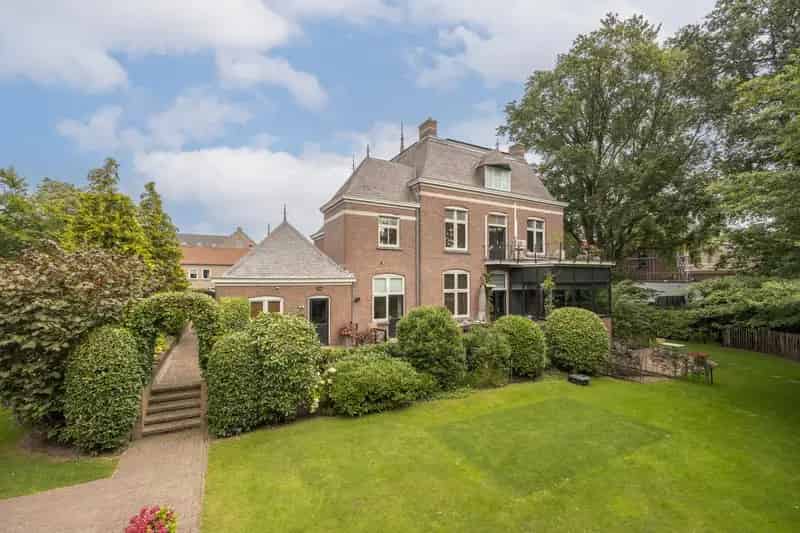 Unieke gerenoveerde villa met gastenverblijf te Etten-Leur