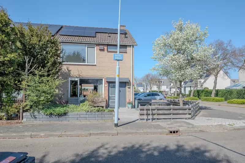 Royale Hoekwoning Nieuw Vennep Nabij NS Station